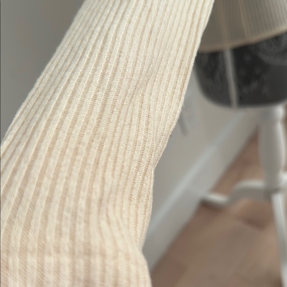 Express Off-Shoulder Ribbed Bodysuit - Picture 4 of 5